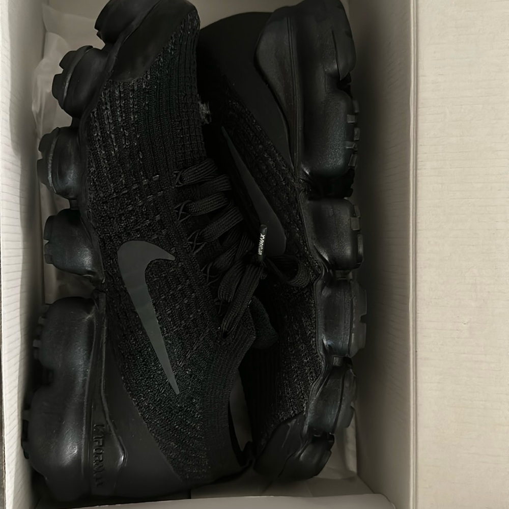 Nike Air vapormax flyknit 3 size 8